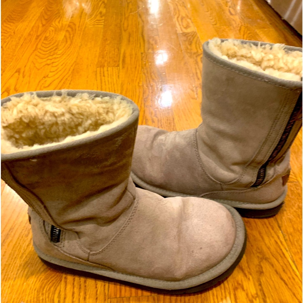 Classic Ugg Boots Camel Color Size 7 - image 1